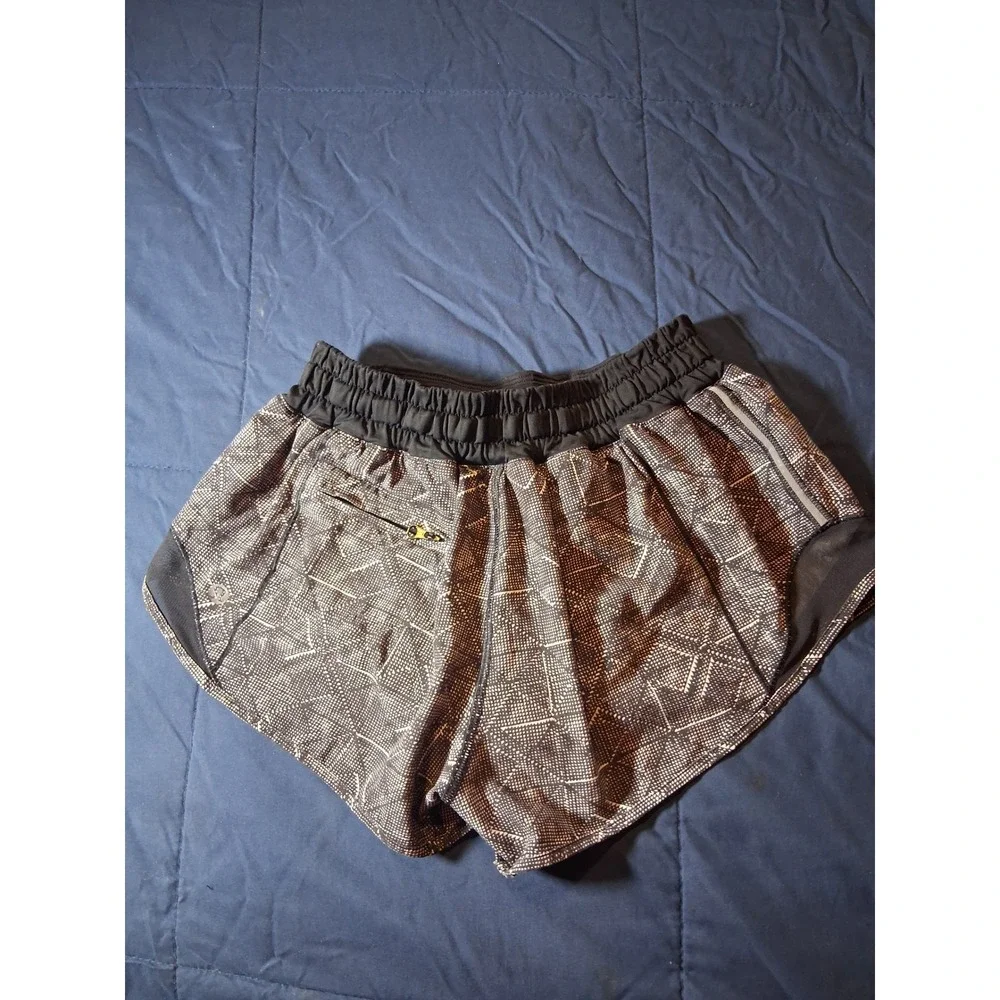 Lululemon‎ Tracker Short V Black White Geometric Dot Running Shorts Size 2